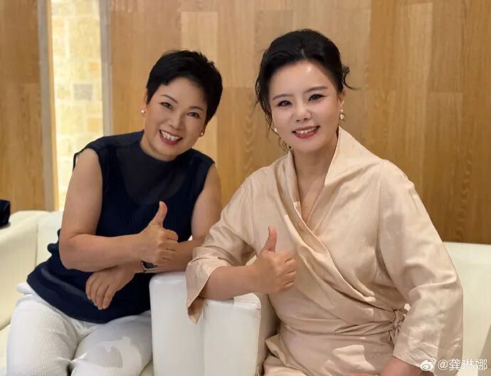 龚琳娜晒与倪夏莲合照 网友:梦幻联动